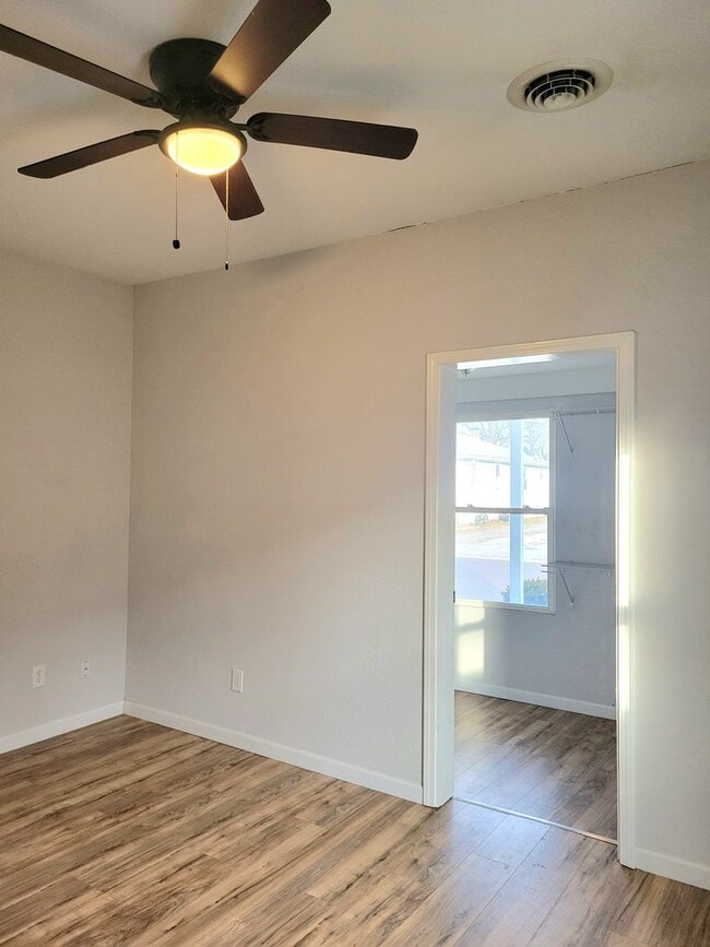 Building Photo - 321 Monroe St