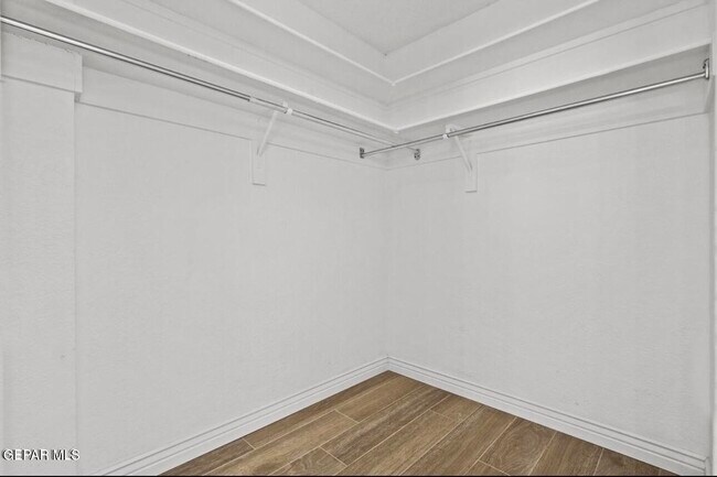 Building Photo - 5233 White Oak Dr