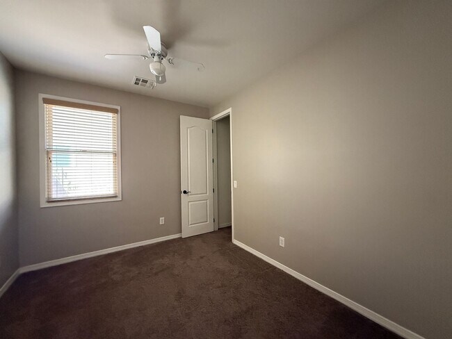Building Photo - Lovely Chandler 4 Bedroom!