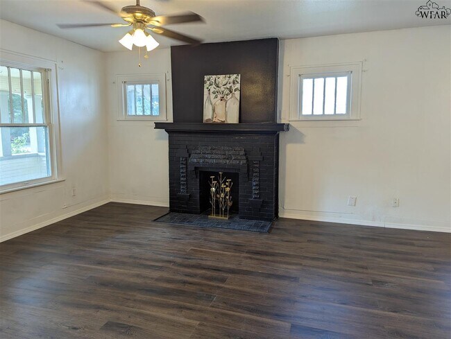 Building Photo - 1805 Tilden St