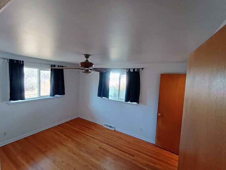 Building Photo - 235 Hemlock St