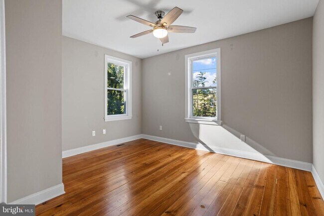 Building Photo - 142 Snyder Pl