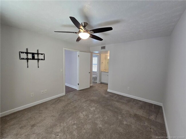 Building Photo - 3206 SE Aster Ln