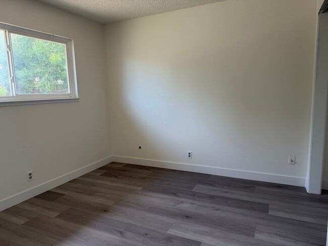 Building Photo - 2635 Moderna Ct