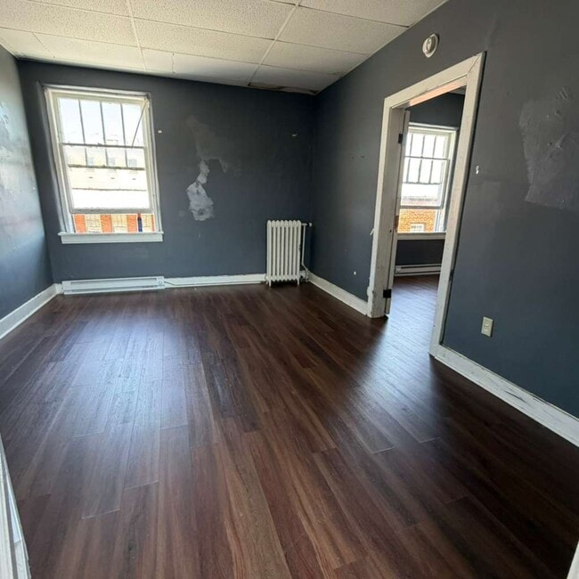 Building Photo - 311 W King St