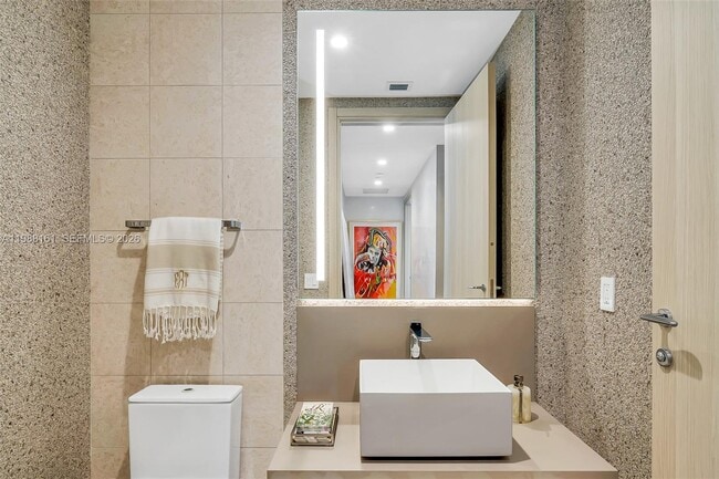 Building Photo - 1000 Brickell Plaza