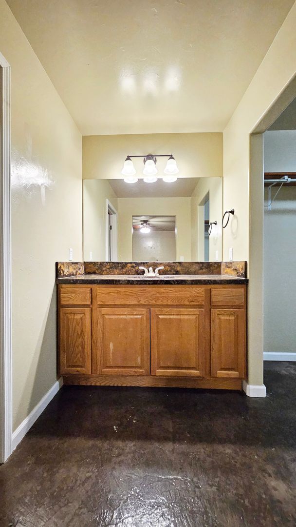 Building Photo - Rural Living- 4 bed/2.5 bath-Piedmont