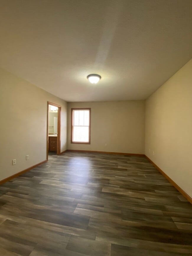 Building Photo - 3 Bedroom Home in Jimtown Schools!