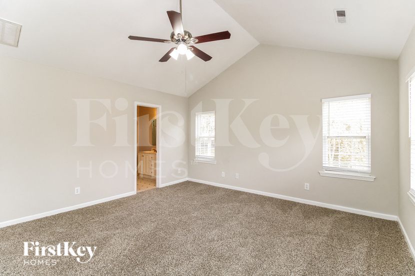 Building Photo - 2611 White Fence Way