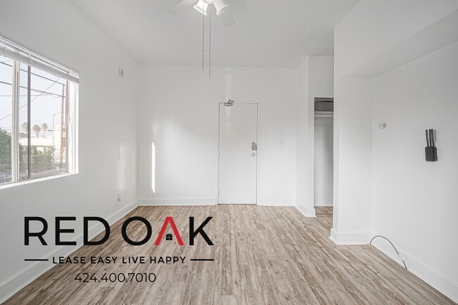 Building Photo - 250 Loma Dr