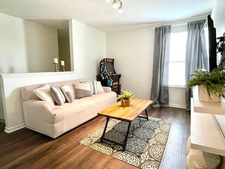 Upstairs loft - 10205 Sam Meeks Rd