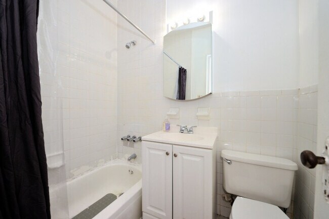 Building Photo - 708 9th Ave