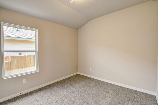 Building Photo - 1721 Succotash Oak Ct