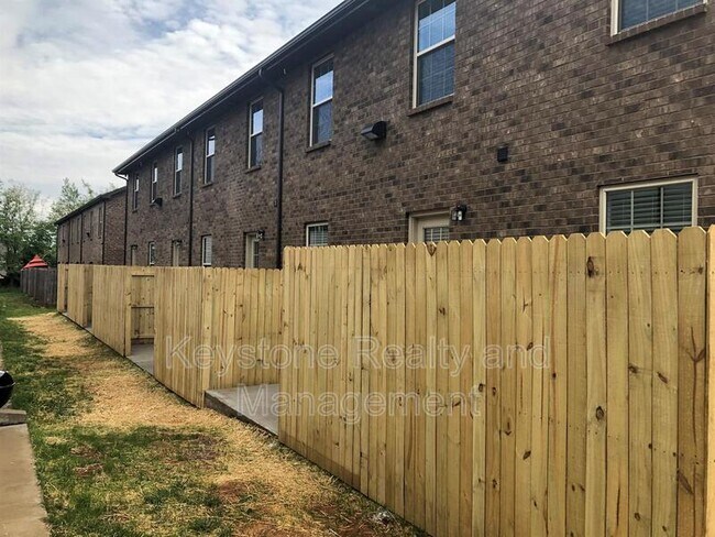 Building Photo - 1611 Railton Ct