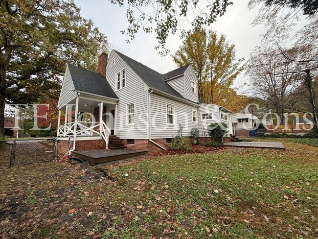 Building Photo - Charming Home with Character and Modern Co...