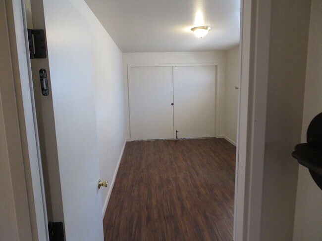 Building Photo - 2 plus bed, 1.5 bath, close to Seabright b...