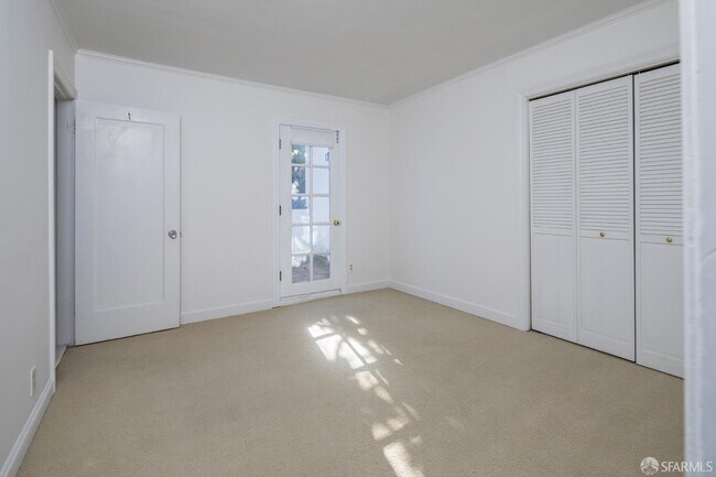 Building Photo - 2627 Hale Dr
