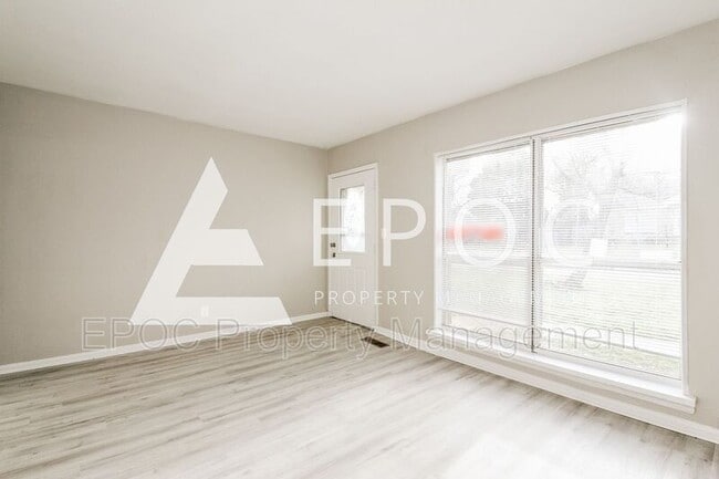 Building Photo - 817 N Gary Ave