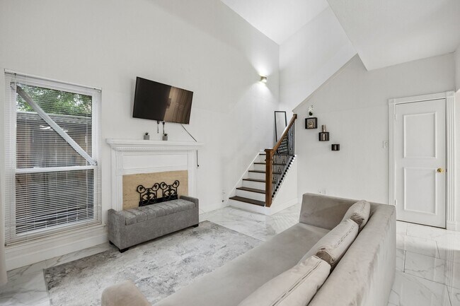 Building Photo - 2601 Augusta Dr