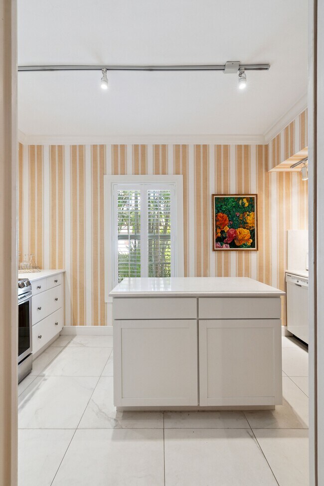 Building Photo - 151 S County Rd