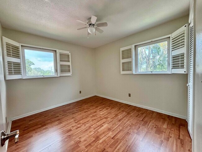 Building Photo - 320 Kenzel Ct