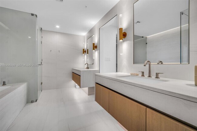 Building Photo - 900 N Ocean Blvd