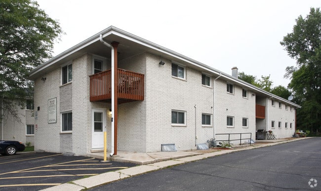 Building Photo - Meade Court Apartments