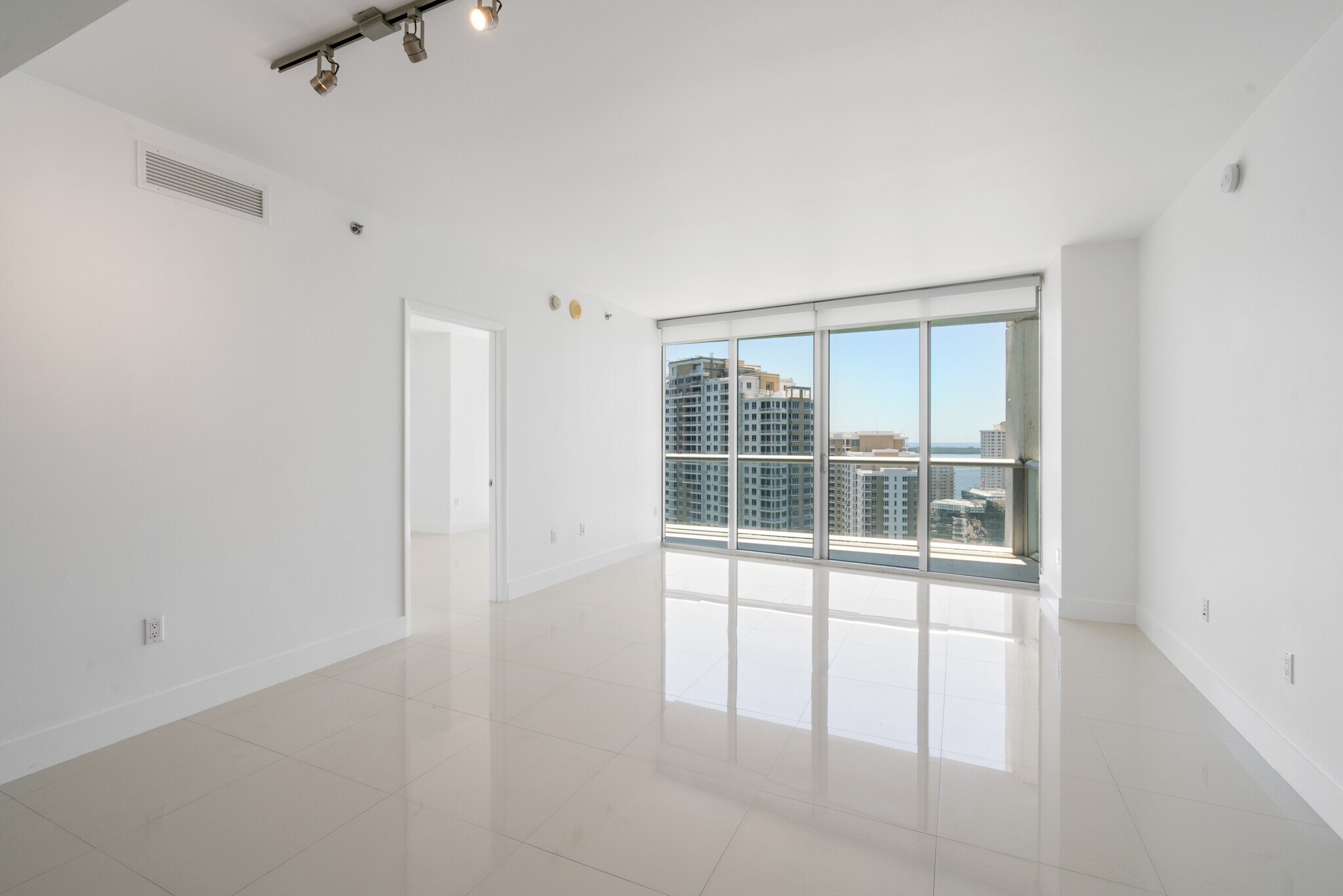 Building Photo - 475 Brickell Ave
