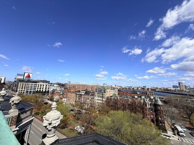 Building Photo - 464 Commonwealth Ave