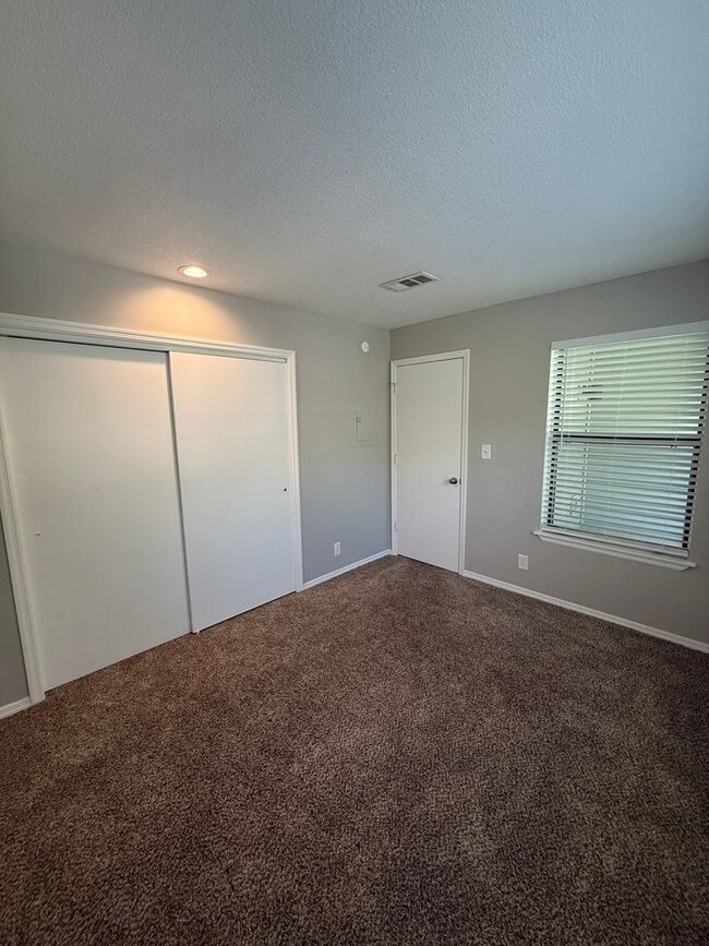 Building Photo - 8861 W 106th Terrace
