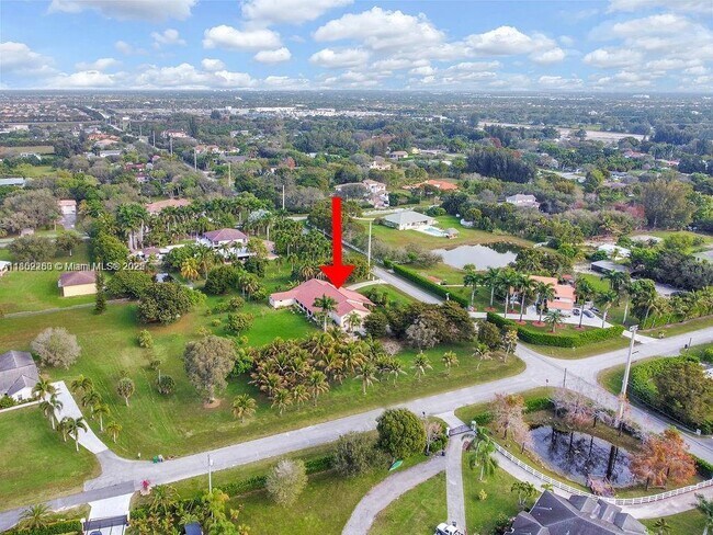 Building Photo - 5425 SW 190th Ave