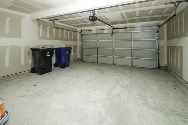 Building Photo - 3126 S 15th Pl