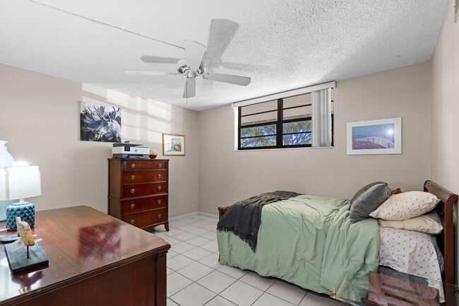 Building Photo - 2450 Deer Creek Country Club Blvd