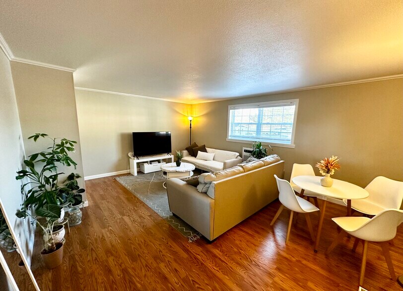 Living Room - 39 Pleasant St