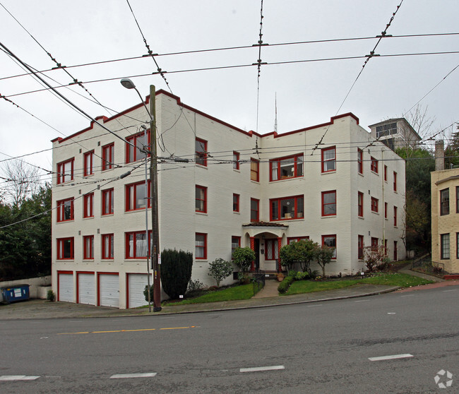 Primary Photo - Crestview Apartments
