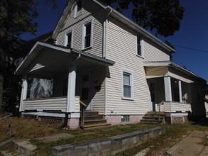 Building Photo - 1418 Woodland Ave NW