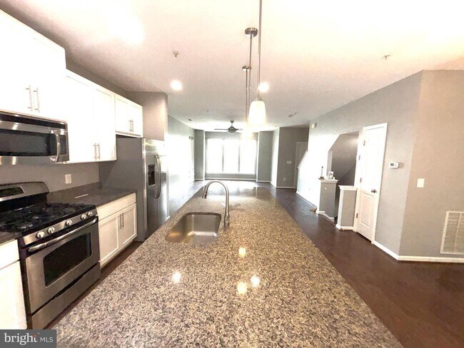 Building Photo - 22410 Glenbow Way