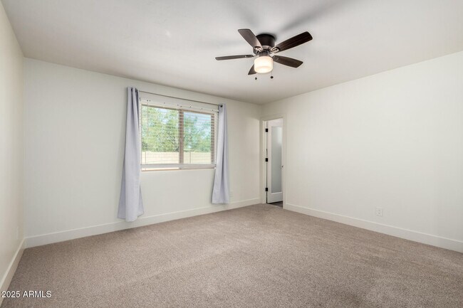 Building Photo - 1656 E Bishop Dr