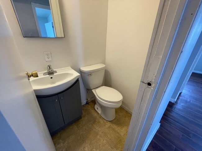 Building Photo - 3 Bedroom Home