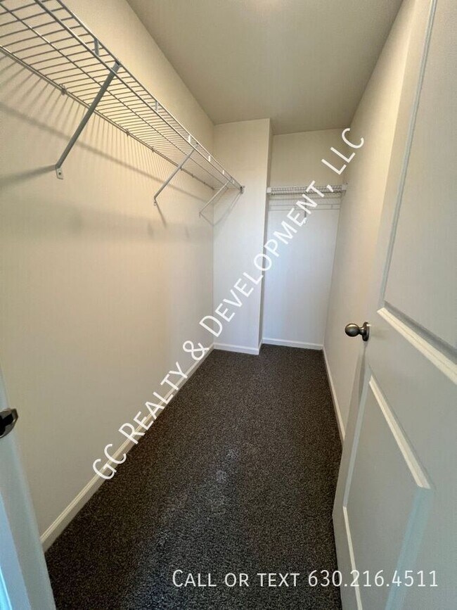 Building Photo - ***MOVE IN SPECIAL - 1/2 MONTH FREE RENT! ...
