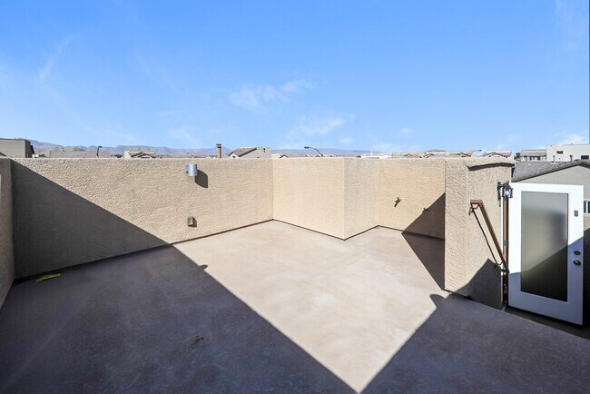 Building Photo - 10473 Asana St