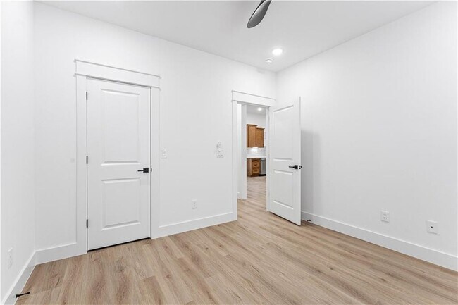 Building Photo - 16 Celtic Dr