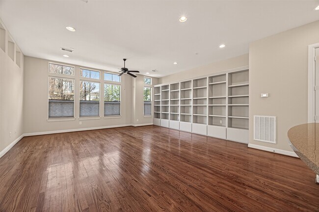 Building Photo - 5211 Eigel St