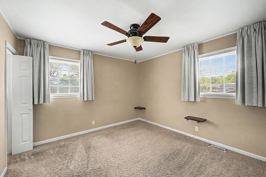 Building Photo - 4509 Baton Rouge Dr