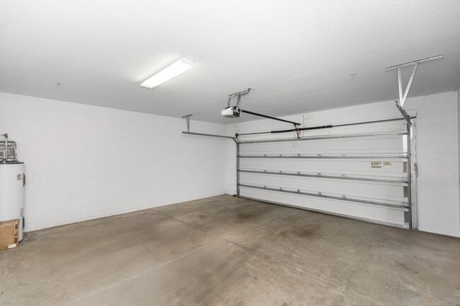 Building Photo - 3-story, 3/3.5, updated, townhome in the h...