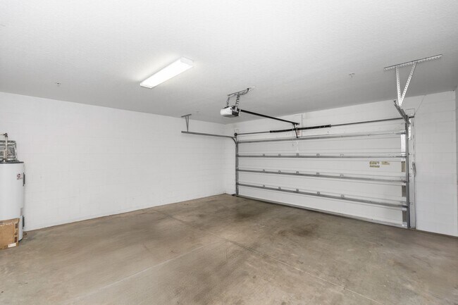 Building Photo - 3-story, 3/3.5, updated, townhome in the heart of Baldwin Park!