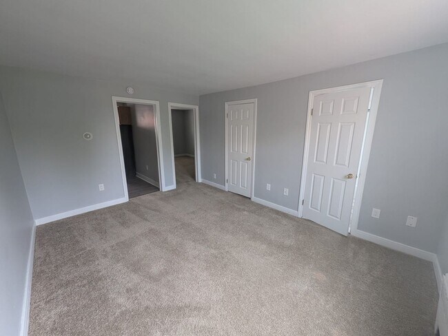Building Photo - Modern Comfort & Convenience in  Rensselae...