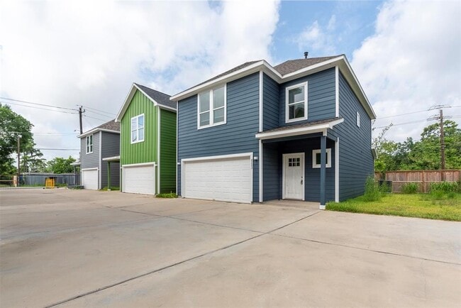 Building Photo - 8203 Woodlyn Rd