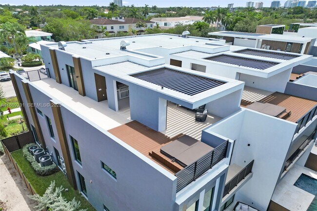 Building Photo - 1825 NE 26th Ave