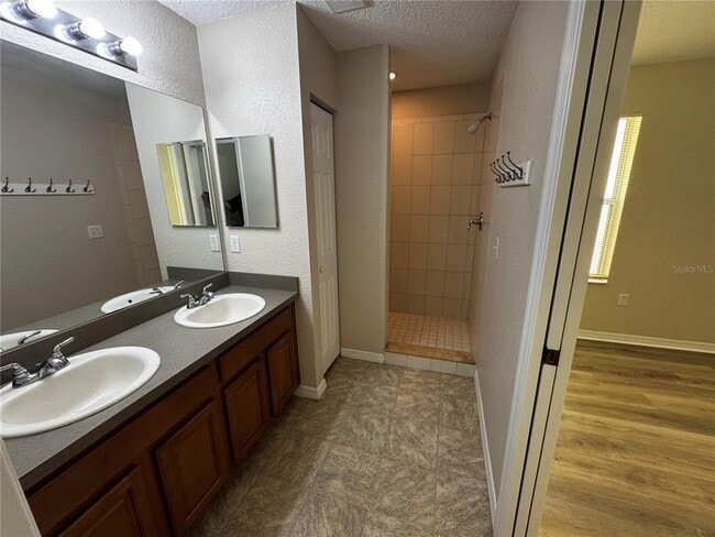 Building Photo - 12388 NE 48th Loop